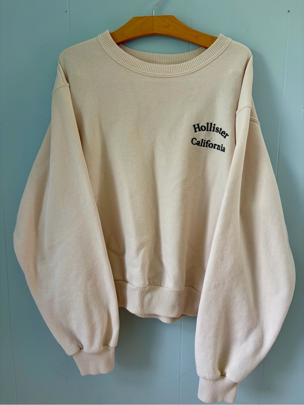 Hollister California Crewneck Sweatshirt - Cream XS